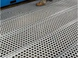Rejilla de acero perforada